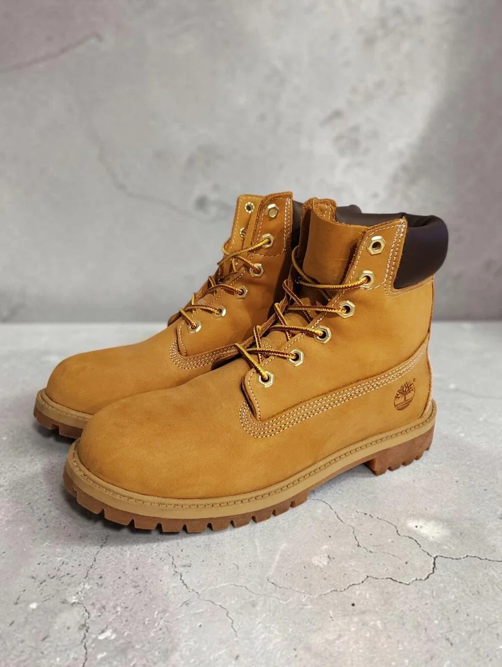 Men's Size 6 Timberland Boots in Wheat